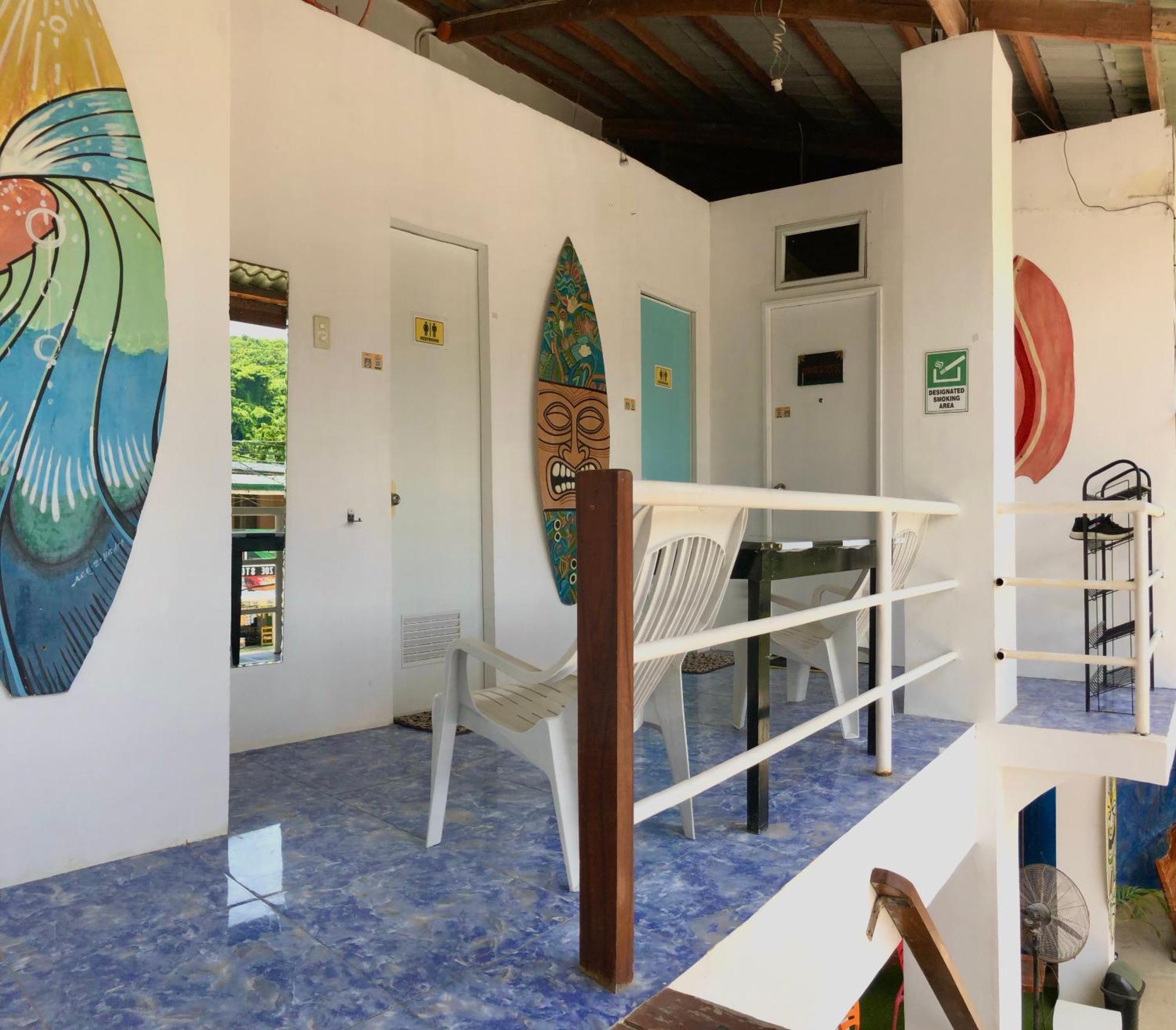Chill Out Hostel Balabag  Oda fotoğraf