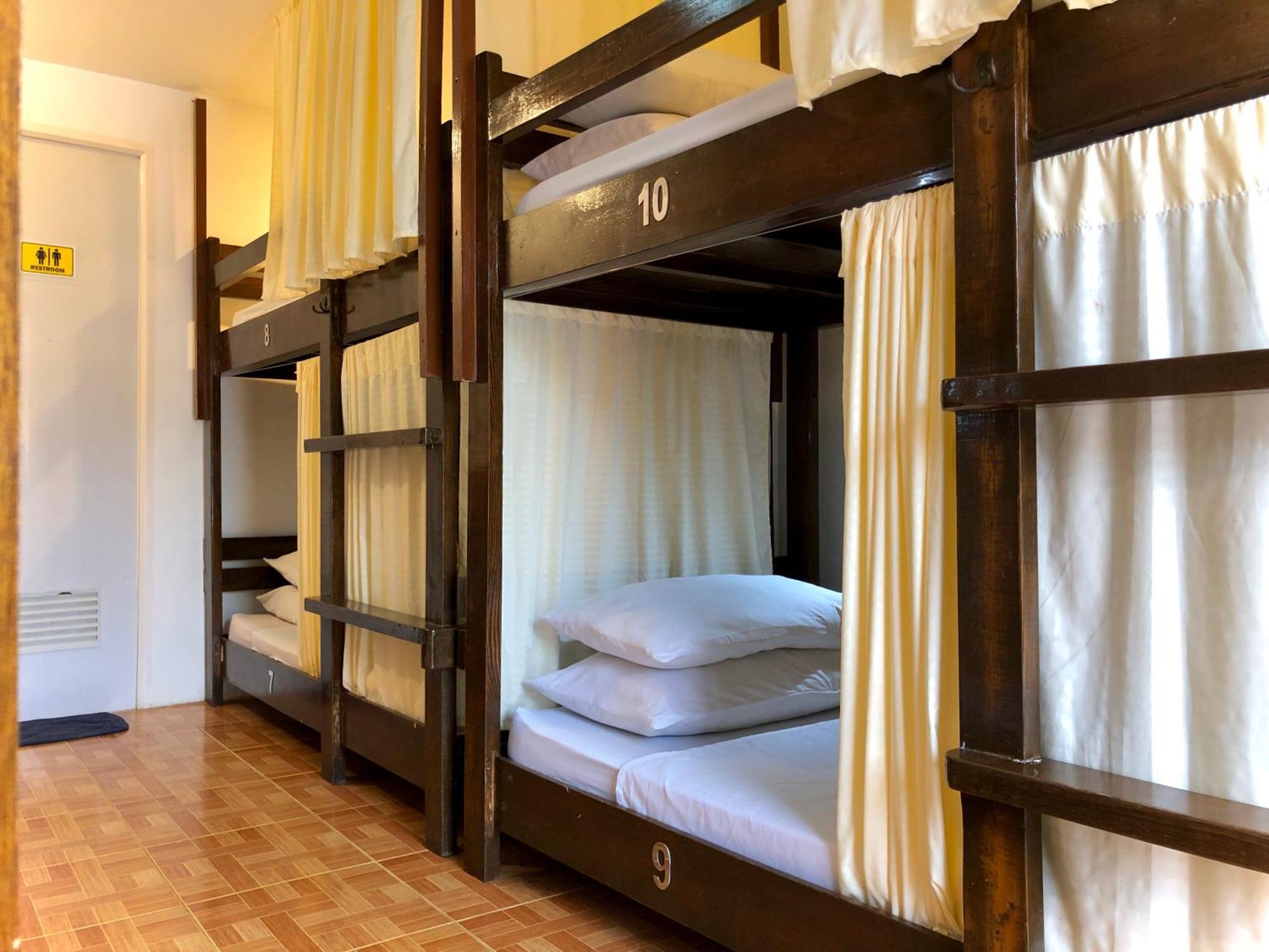Chill Out Hostel Balabag  Oda fotoğraf